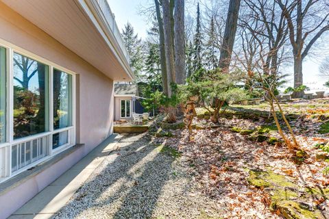 Photo 10 at 32 Edenbrook Hill, Humber Valley, Toronto