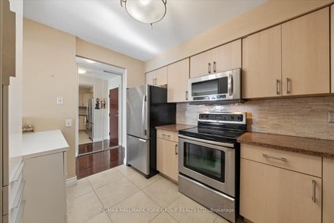 Photo 3 at 512 - 81 Townsgate Drive, Yorkhill, Vaughan