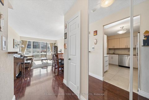 Photo 4 at 512 - 81 Townsgate Drive, Yorkhill, Vaughan