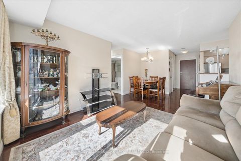 Photo 7 at 512 - 81 Townsgate Drive, Yorkhill, Vaughan