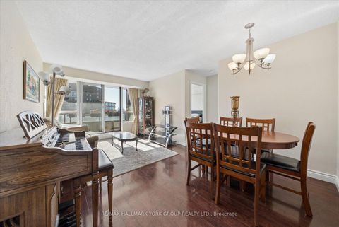 Photo 8 at 512 - 81 Townsgate Drive, Yorkhill, Vaughan
