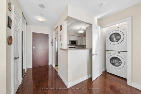 Photo 13 at 512 - 81 Townsgate Drive, Yorkhill, Vaughan