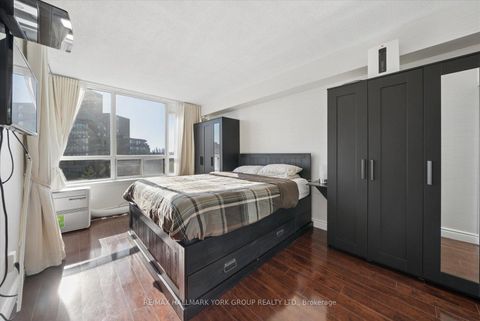 Photo 15 at 512 - 81 Townsgate Drive, Yorkhill, Vaughan