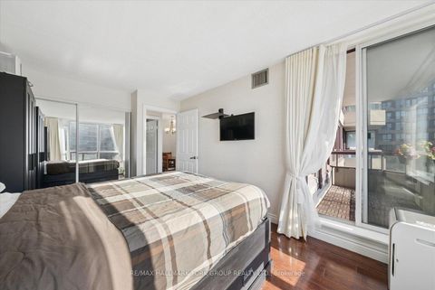 Photo 17 at 512 - 81 Townsgate Drive, Yorkhill, Vaughan