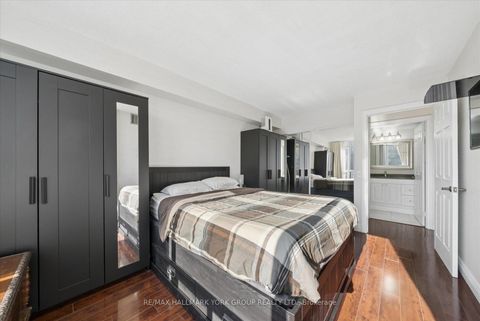 Photo 18 at 512 - 81 Townsgate Drive, Yorkhill, Vaughan