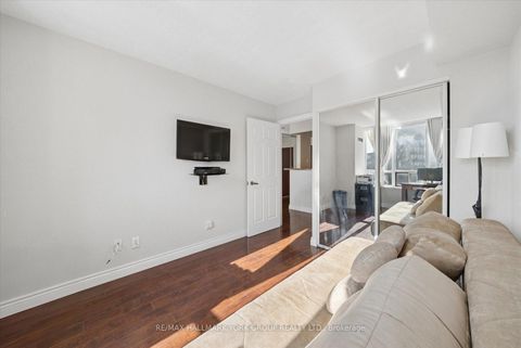 Photo 20 at 512 - 81 Townsgate Drive, Yorkhill, Vaughan