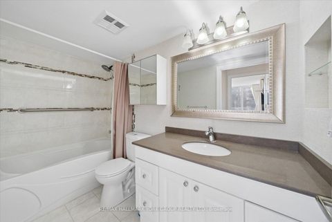 Photo 21 at 512 - 81 Townsgate Drive, Yorkhill, Vaughan