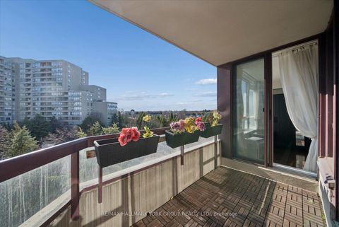 Photo 23 at 512 - 81 Townsgate Drive, Yorkhill, Vaughan