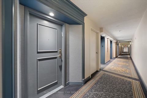 Photo 25 at 512 - 81 Townsgate Drive, Yorkhill, Vaughan