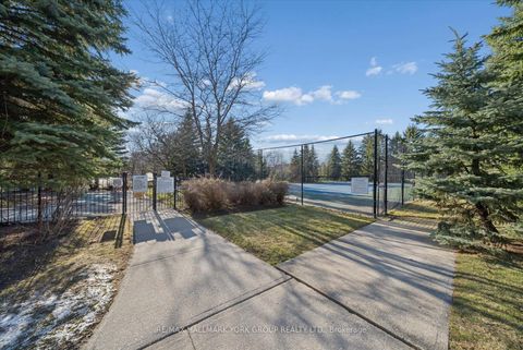 Photo 30 at 512 - 81 Townsgate Drive, Yorkhill, Vaughan