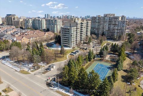Photo 33 at 512 - 81 Townsgate Drive, Yorkhill, Vaughan