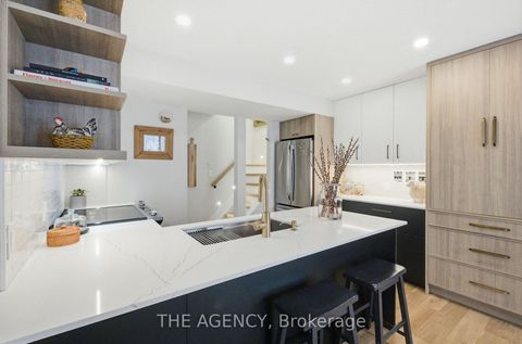 Photo 6 at 26 - 208 Niagara Street, Niagara, Toronto