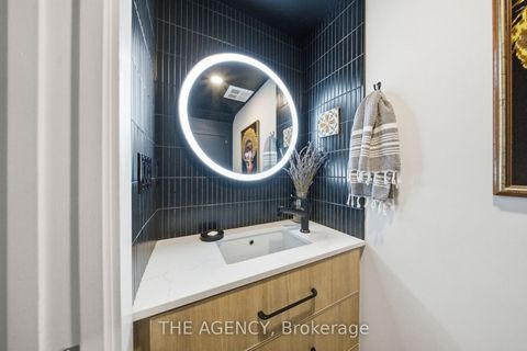 Photo 10 at 26 - 208 Niagara Street, Niagara, Toronto