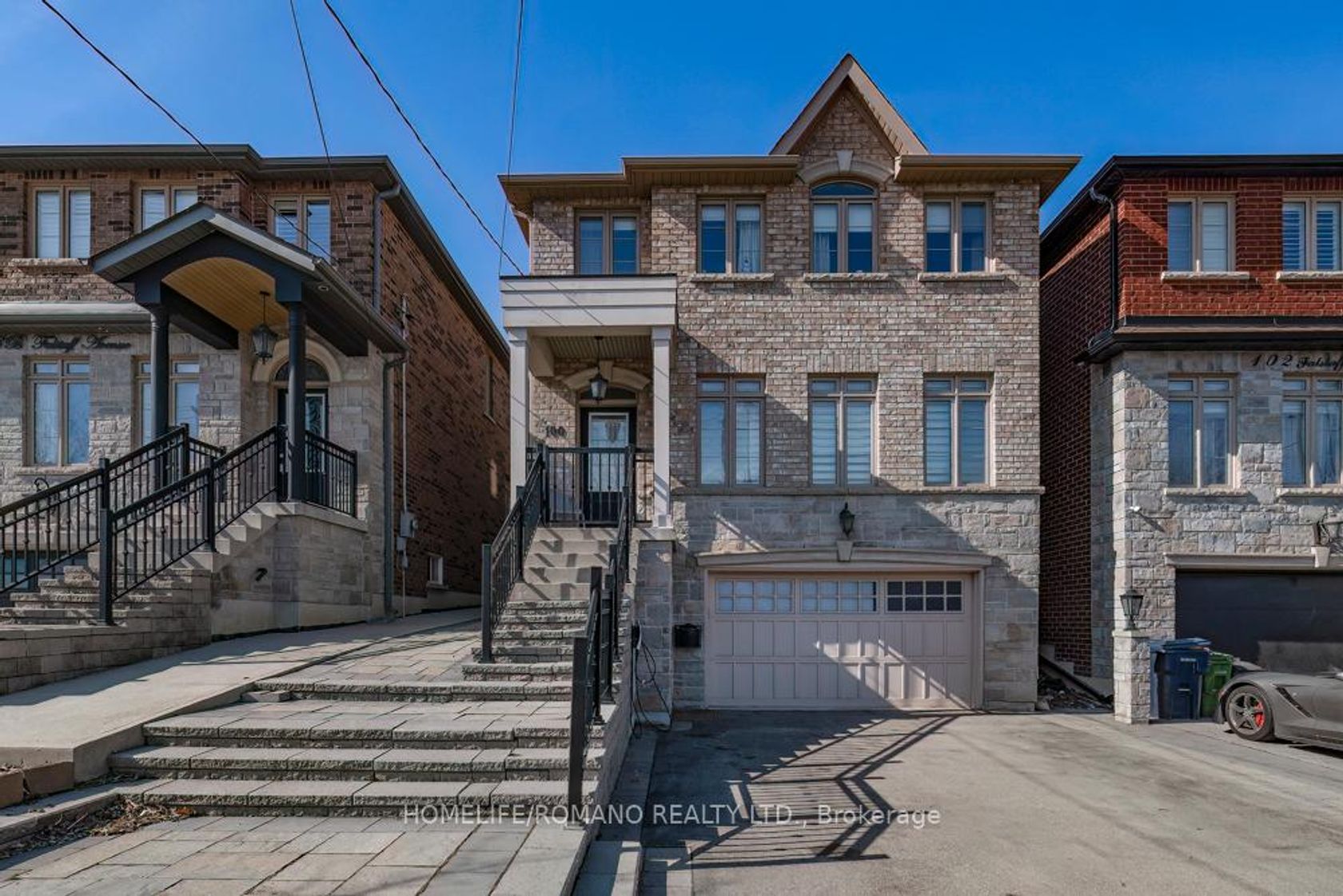 100 Falstaff Avenue, Rustic, Toronto 2