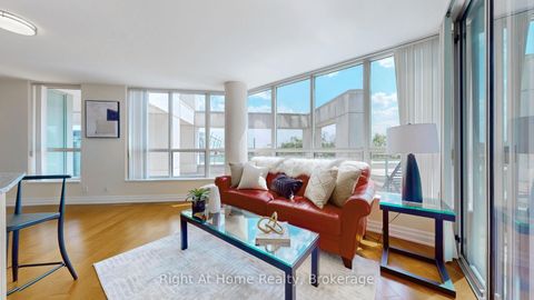 Photo 2 at 209 - 228 Queens Quay W, Waterfront Communities C1, Toronto