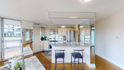 Photo 3 at 209 - 228 Queens Quay W, Waterfront Communities C1, Toronto