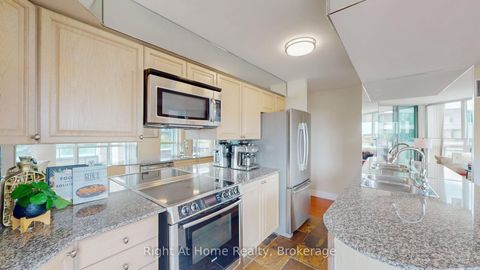 Photo 4 at 209 - 228 Queens Quay W, Waterfront Communities C1, Toronto