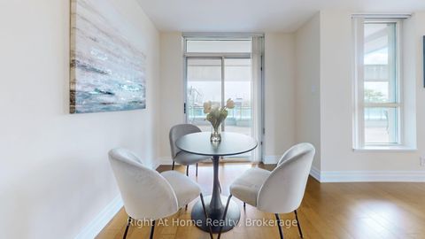 Photo 12 at 209 - 228 Queens Quay W, Waterfront Communities C1, Toronto