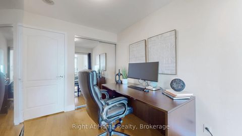 Photo 18 at 209 - 228 Queens Quay W, Waterfront Communities C1, Toronto