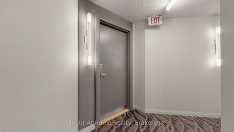 Photo 24 at 209 - 228 Queens Quay W, Waterfront Communities C1, Toronto