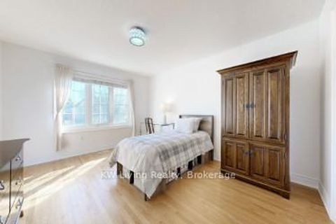 Photo 3 at 18 Hillsborough Court, Bayview Hill, Richmond Hill