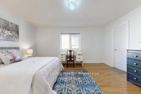 Photo 7 at 18 Hillsborough Court, Bayview Hill, Richmond Hill