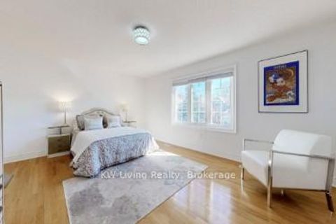 Photo 8 at 18 Hillsborough Court, Bayview Hill, Richmond Hill