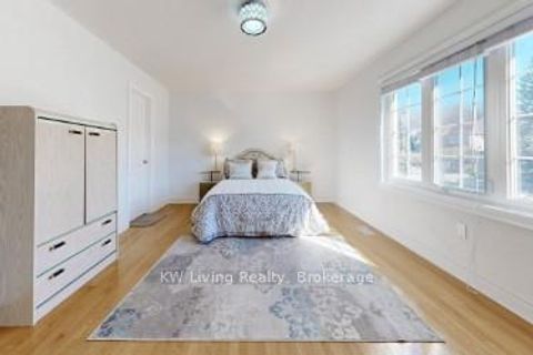 Photo 9 at 18 Hillsborough Court, Bayview Hill, Richmond Hill