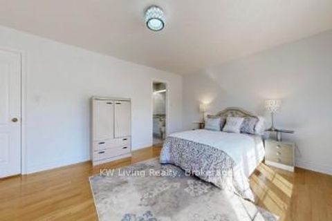 Photo 11 at 18 Hillsborough Court, Bayview Hill, Richmond Hill