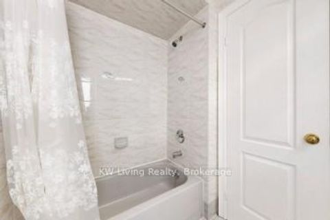 Photo 13 at 18 Hillsborough Court, Bayview Hill, Richmond Hill