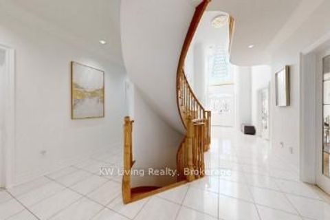 Photo 14 at 18 Hillsborough Court, Bayview Hill, Richmond Hill