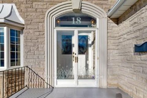 Photo 22 at 18 Hillsborough Court, Bayview Hill, Richmond Hill