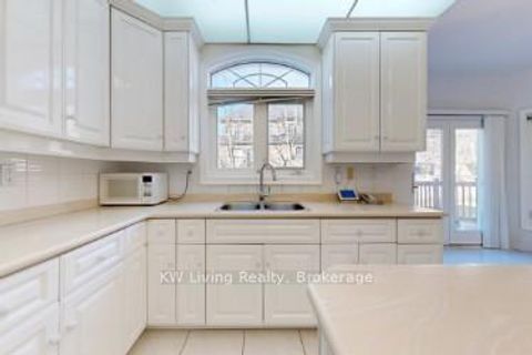 Photo 32 at 18 Hillsborough Court, Bayview Hill, Richmond Hill