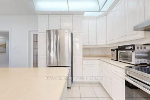 Photo 33 at 18 Hillsborough Court, Bayview Hill, Richmond Hill