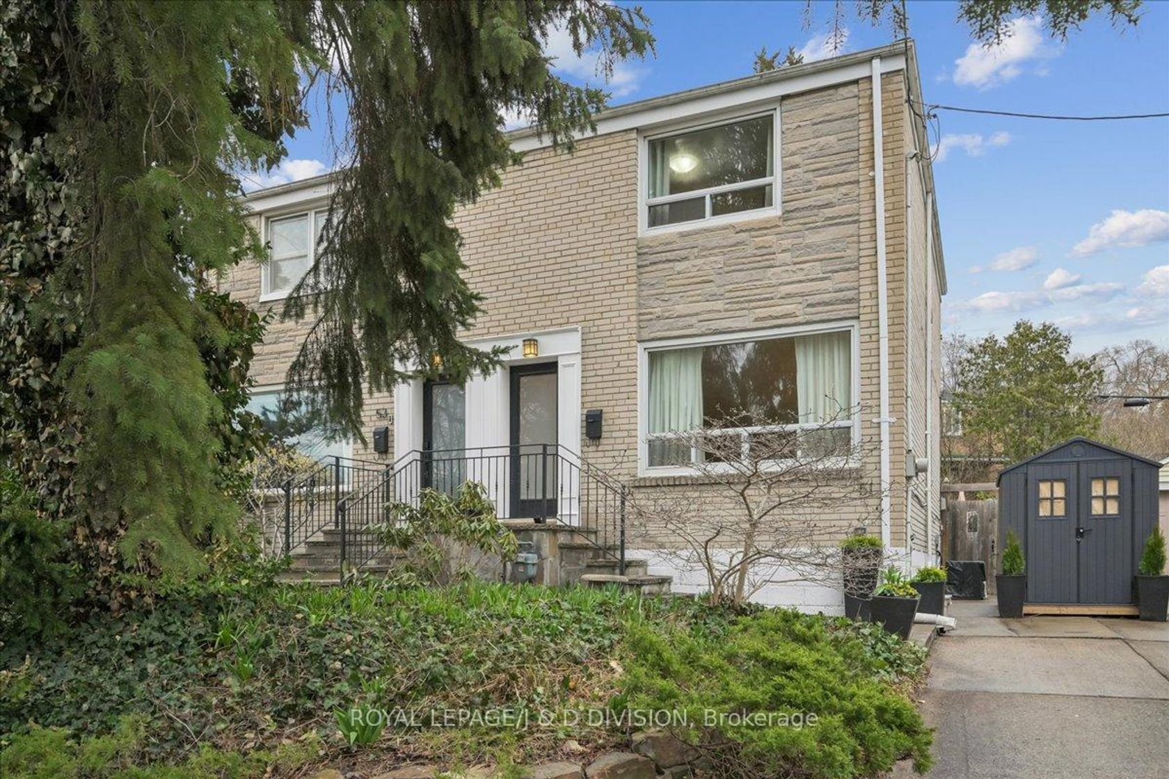 51 Skylark Road, Lambton Baby Point, Toronto photo number 2