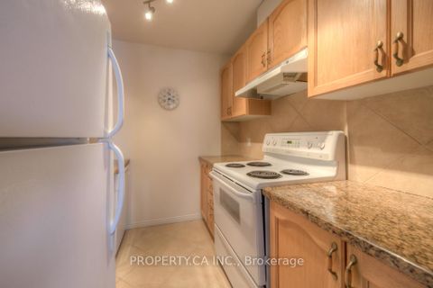 Photo 8 at 301 - 778 Sheppard Avenue W, Bathurst Manor, Toronto