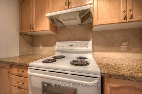 Photo 10 at 301 - 778 Sheppard Avenue W, Bathurst Manor, Toronto