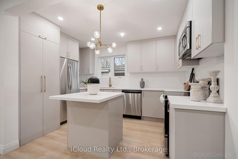 Photo 9 at 107 Bayview Parkway, Leslie Valley, Newmarket