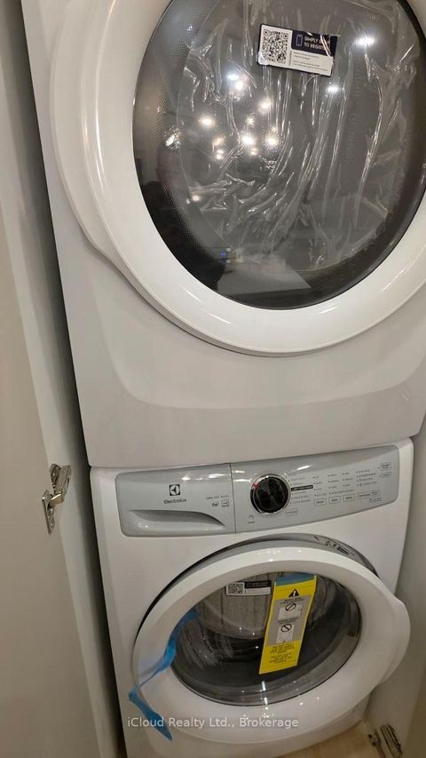 Photo 22 at 107 Bayview Parkway, Leslie Valley, Newmarket