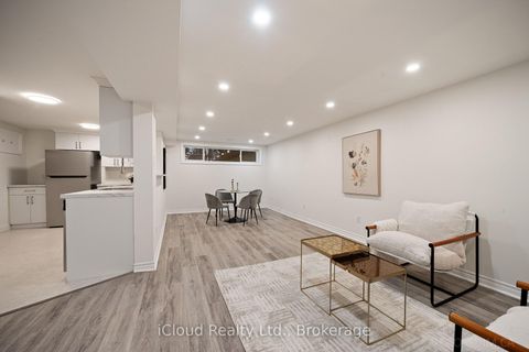 Photo 26 at 107 Bayview Parkway, Leslie Valley, Newmarket