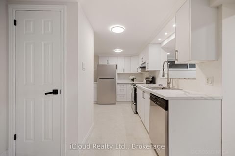 Photo 30 at 107 Bayview Parkway, Leslie Valley, Newmarket