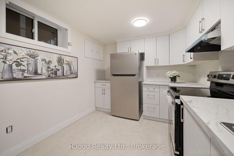 Photo 31 at 107 Bayview Parkway, Leslie Valley, Newmarket