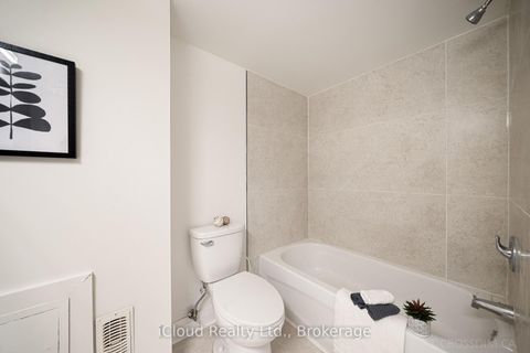 Photo 36 at 107 Bayview Parkway, Leslie Valley, Newmarket