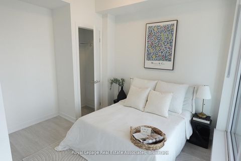 Photo 7 at 1004 - 1 Quarrington Lane, Don Mills, Toronto