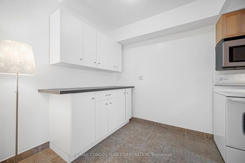 Photo 13 at 803 - 62 Wellesley Street W, Bay Street Corridor, Toronto