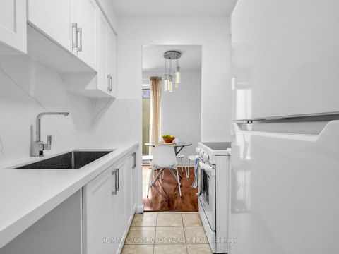 Photo 0 at 407 - 8 Kingsbridge Court, Branson, Toronto