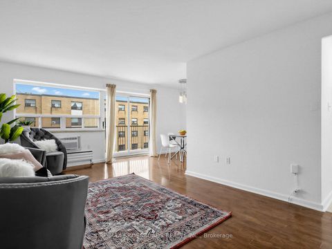 Photo 4 at 407 - 8 Kingsbridge Court, Branson, Toronto