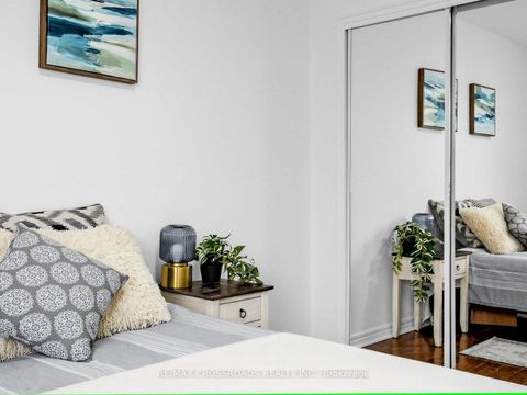 Photo 11 at 407 - 8 Kingsbridge Court, Branson, Toronto