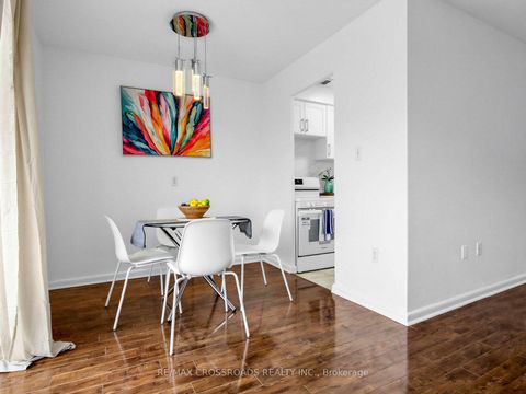 Photo 13 at 407 - 8 Kingsbridge Court, Branson, Toronto