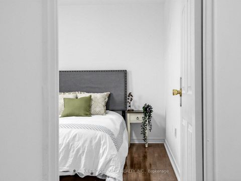 Photo 16 at 407 - 8 Kingsbridge Court, Branson, Toronto